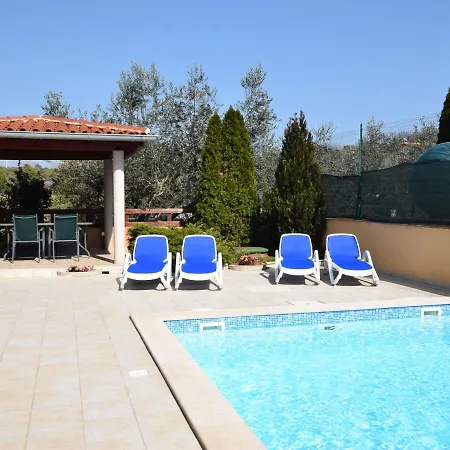 Comfortable In Pula With Pool *