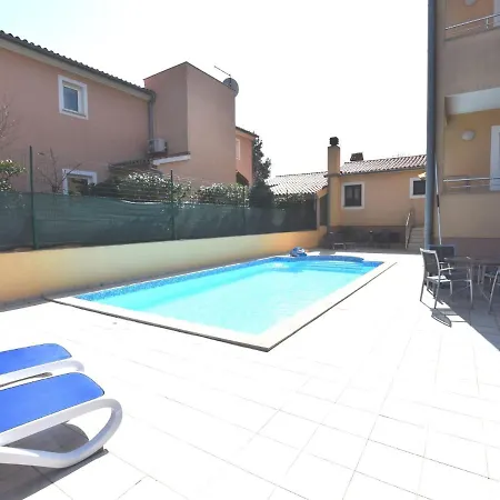 公寓 Comfortable In Pula With Pool